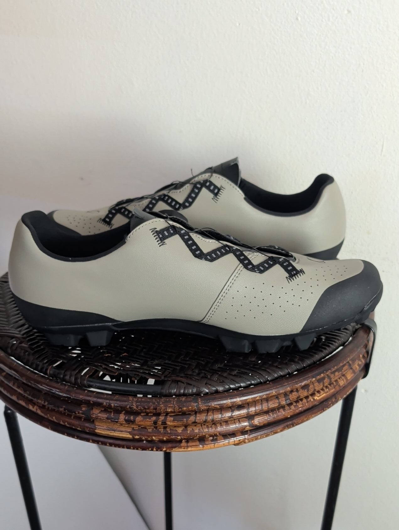 Quoc Escape Off-Road Cycling Shoes Left Shoe Sz 45 Right Shoe Size 44 — image 4 of 8